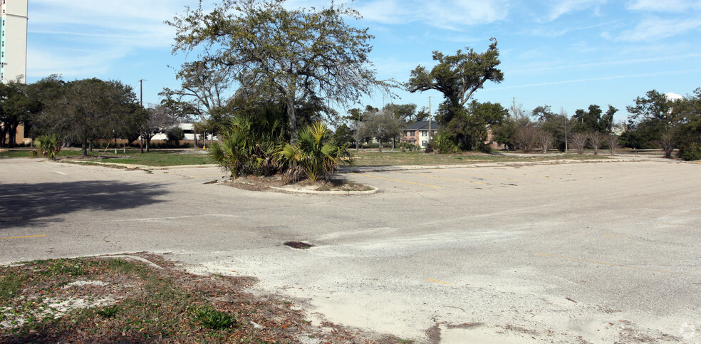 2400 Beach Boulevard, Gulfport, MS à louer - Photo de l’immeuble – Image 3 sur 5