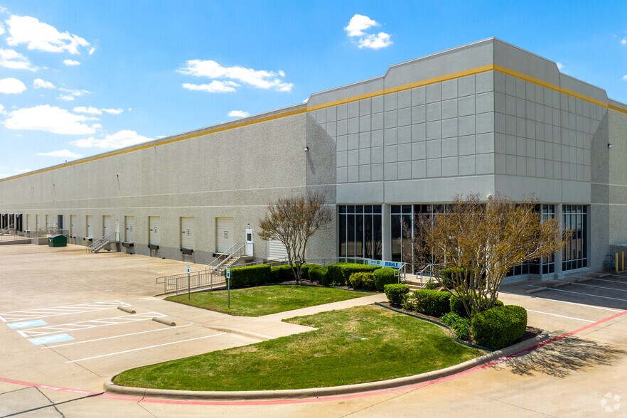 700 Eight Twenty Blvd, Fort Worth, TX à louer - Photo principale – Image 1 sur 18