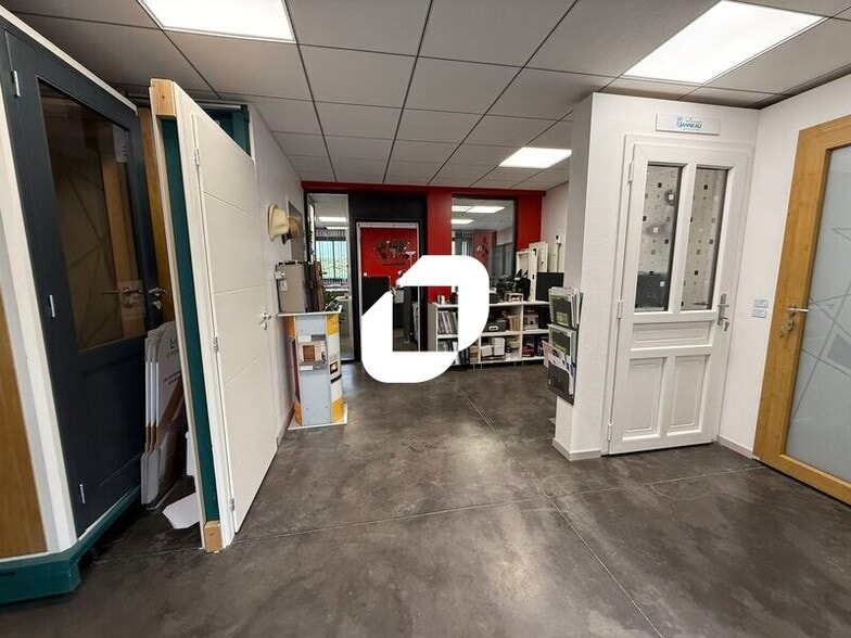 Bureau dans Saint-Laurent-de-Mure à vendre - Photo de l’immeuble – Image 3 sur 7