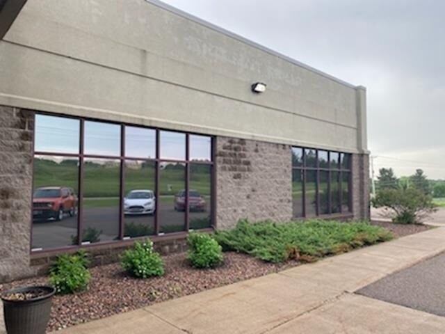 1517 N Oak Ave, Marshfield, WI à louer - Photo de l’immeuble – Image 2 sur 19
