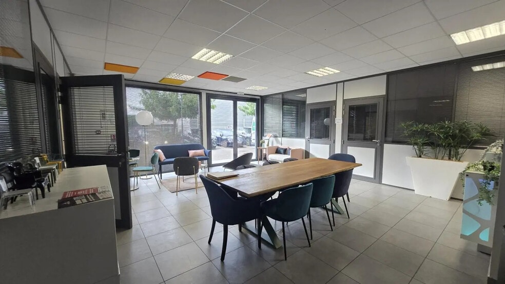 Bureau dans La Seyne-sur-Mer à vendre - Photo de l’immeuble – Image 1 sur 6