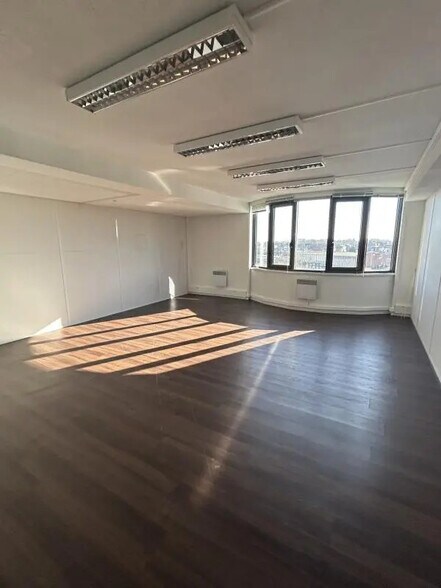 Bureau dans Arras à louer - Photo de l’immeuble – Image 2 sur 8