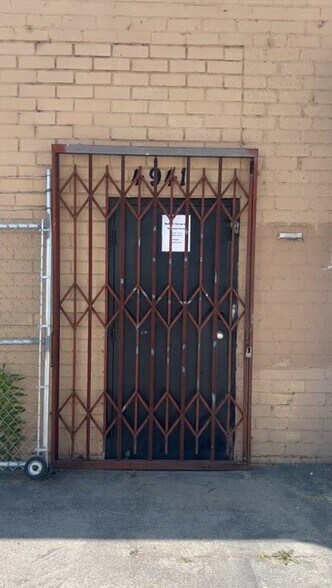 4941 Slauson Ave, Maywood, CA à louer - Vidéo sur l’annonce professionnelle – Image 2 sur 6