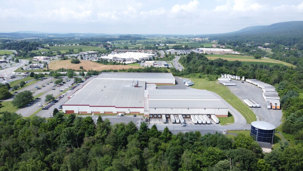 100 Industrial Dr, Hamburg, PA à louer - Photo de l’immeuble – Image 2 sur 10