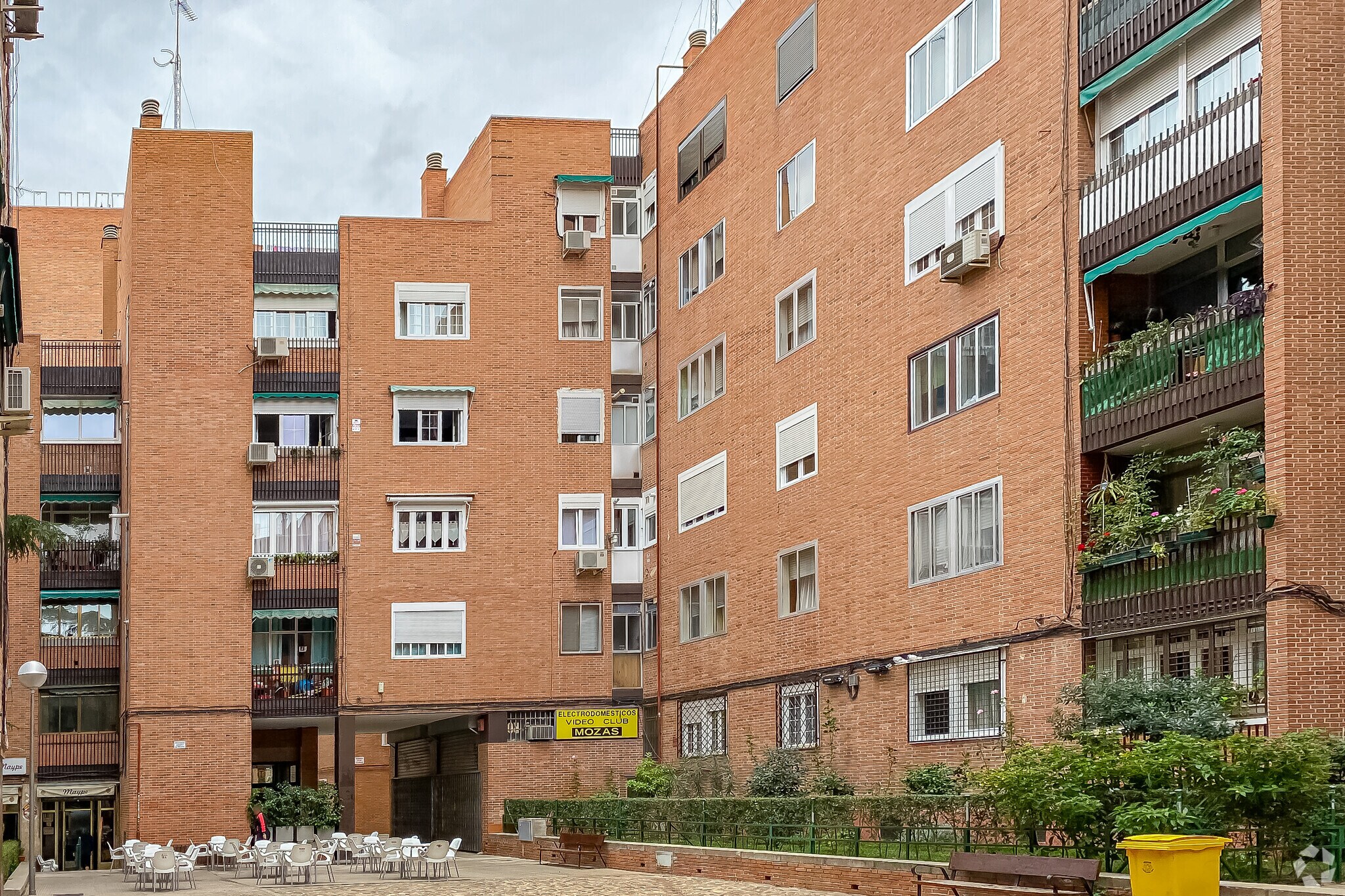 Local commercial dans Madrid, Madrid à louer Photo principale– Image 1 sur 3