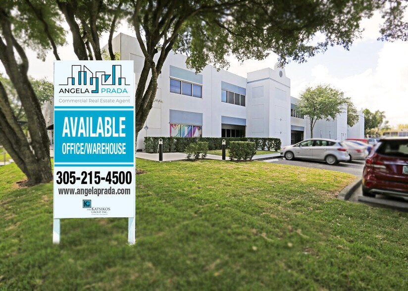 10400 NW 33rd St, Miami, FL à louer - Photo de l’immeuble – Image 2 sur 14