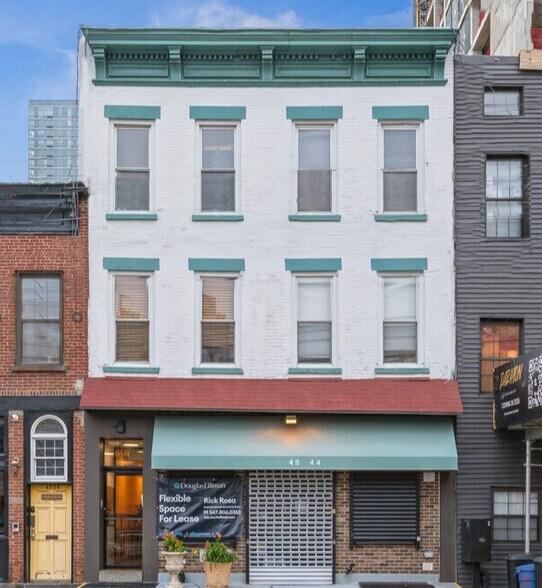 45-44 Vernon Blvd, Long Island City, NY à louer - Photo de l’immeuble – Image 1 sur 10