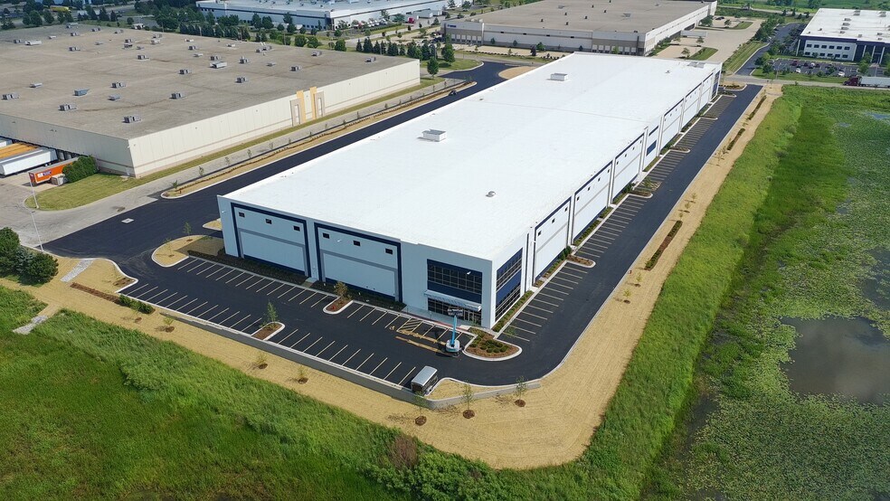 1360 Schiferl Rd, Bartlett, IL à louer - Photo de l’immeuble – Image 2 sur 5