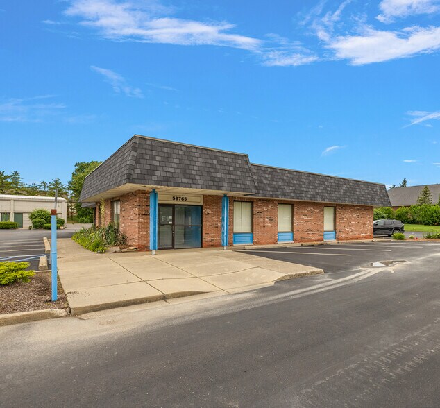 58765 Van Dyke Ave, Washington, MI à louer - Photo de l’immeuble – Image 3 sur 8