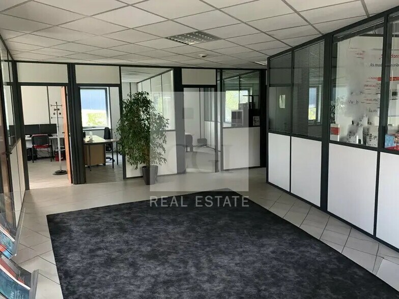 Bureau dans Montbonnot-Saint-Martin à louer - Hall d’entrée – Image 1 sur 9
