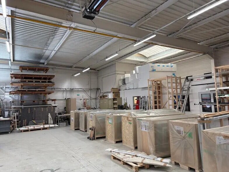 Local d’activités dans Champigny-sur-Marne à louer - Photo de l’immeuble – Image 2 sur 11