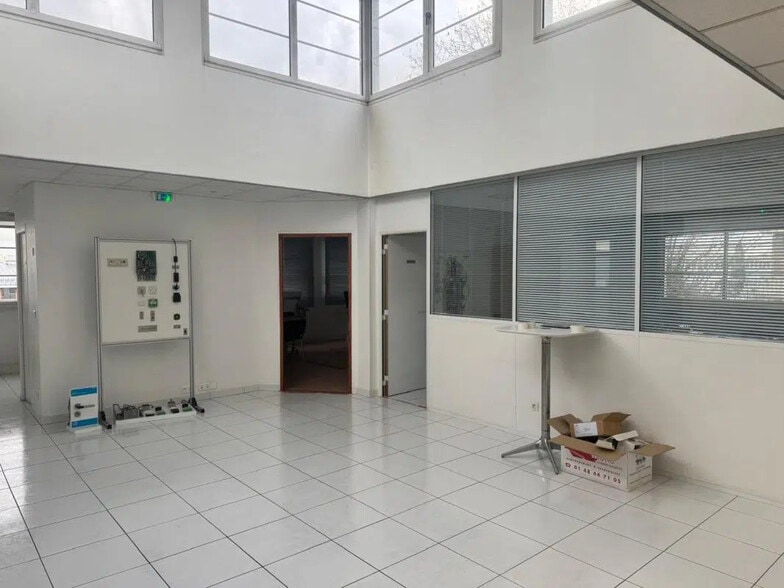 10-12 Rue Marcel Paul, Bezons à louer - Photo de l’immeuble – Image 3 sur 10