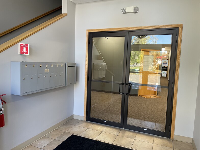 231 Main St, Elk River, MN à louer - Photo de l’immeuble – Image 3 sur 18