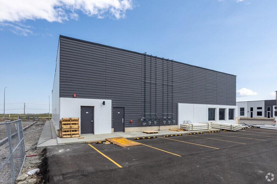 4150 109 Av NE, Calgary, AB à louer - Photo de l’immeuble – Image 2 sur 4