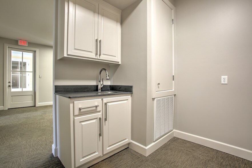 2130 Government St, Ocean Springs, MS à louer - Photo de l’immeuble – Image 1 sur 1