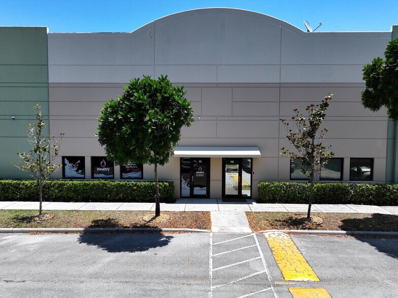 73 SW 12th Ave, Dania Beach, FL à vendre - Photo de l’immeuble – Image 2 sur 47