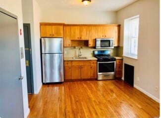 Plus de détails pour 576 Ridgewood Ave, Brooklyn, NY - Bureau à louer
