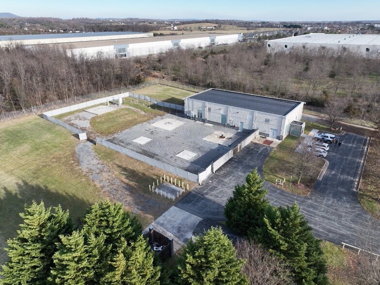 260 Shady Elm Rd, Winchester, VA à louer - Photo de l’immeuble – Image 3 sur 8