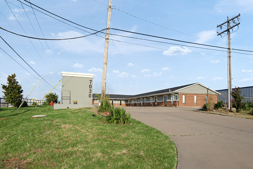 7030 W Wilshire Blvd, Oklahoma City, OK à louer - Photo de l’immeuble – Image 2 sur 53