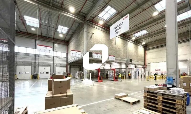 Industriel/Logistique dans Le Coudray-Montceaux à louer - Photo de l’immeuble – Image 3 sur 12