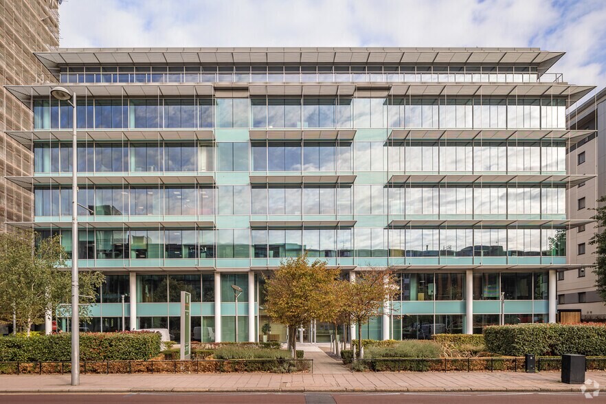 26-30 Uxbridge Rd, Londres à louer - Photo de l’immeuble – Image 2 sur 3