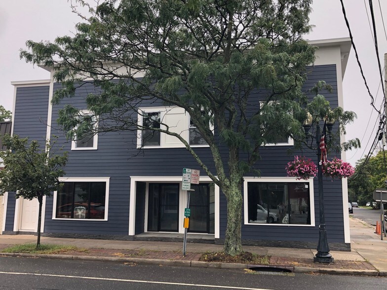 87-89 W Main St, East Islip, NY à vendre - Photo de l’immeuble – Image 1 sur 4