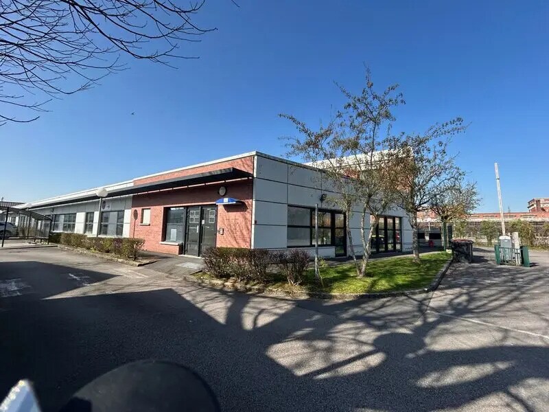 Bureau dans Saint-Quentin à louer Photo de l’immeuble– Image 1 sur 2