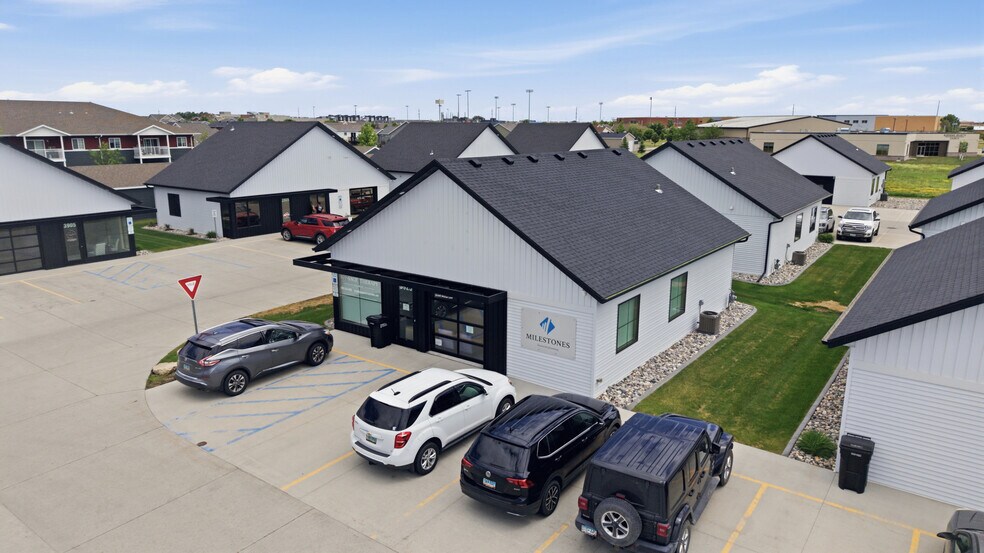 3925 4th St E, West Fargo, ND à louer - Photo de l’immeuble – Image 1 sur 16
