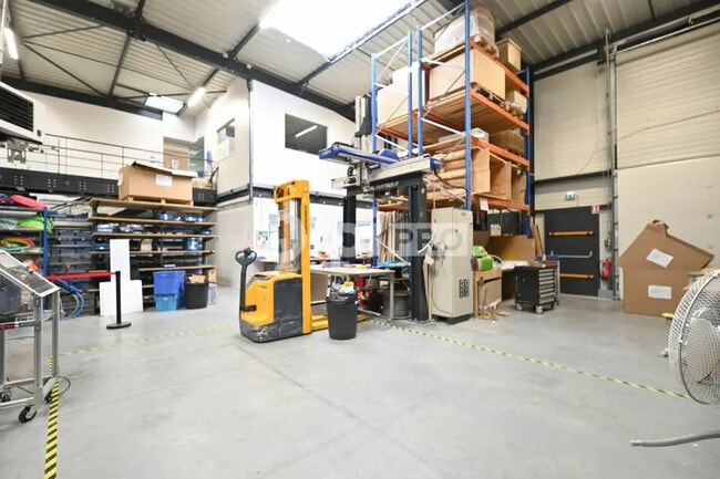 Plus de détails pour Local d’activités à vendre