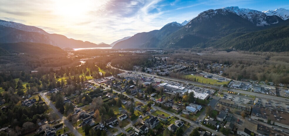 40227 - 40275 Diamond Head Rd, Squamish, BC à vendre - Aérien – Image 2 sur 3