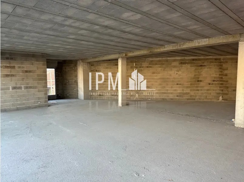 Local commercial dans La Seyne-sur-Mer à louer Photo intérieure– Image 1 sur 7