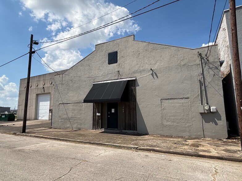 740 Fannin St, Beaumont, TX à louer - Photo de l’immeuble – Image 3 sur 7