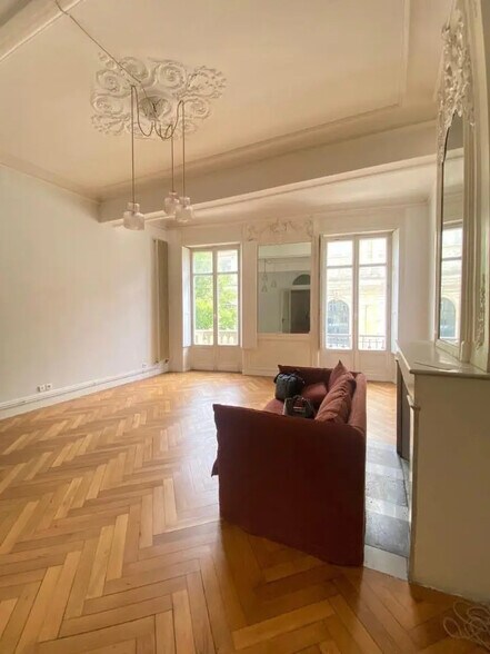 Bureau dans Bordeaux à louer - Photo de l’immeuble – Image 3 sur 9