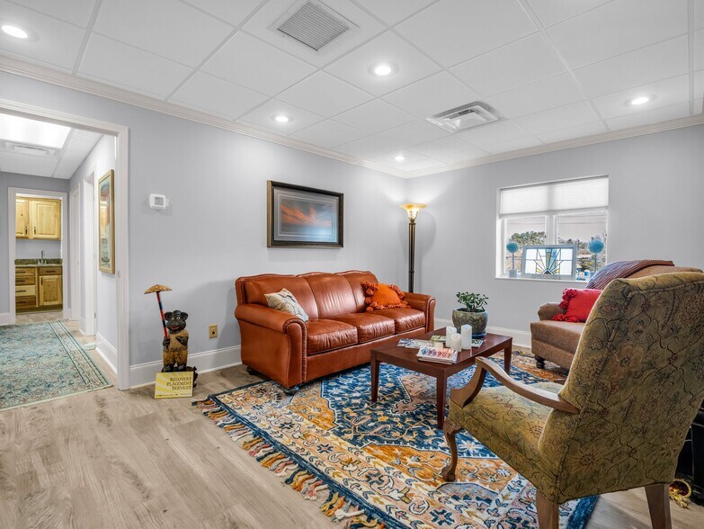 1612 Asheville Hwy, Hendersonville, NC à vendre - Photo de l’immeuble – Image 2 sur 24