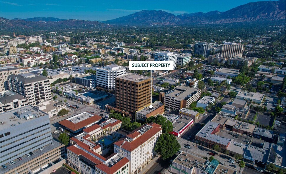911 E Colorado Blvd, Pasadena, CA à vendre - Aérien – Image 1 sur 20
