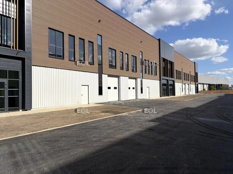 Local d’activités dans Wissous à louer - Photo de l’immeuble – Image 3 sur 3