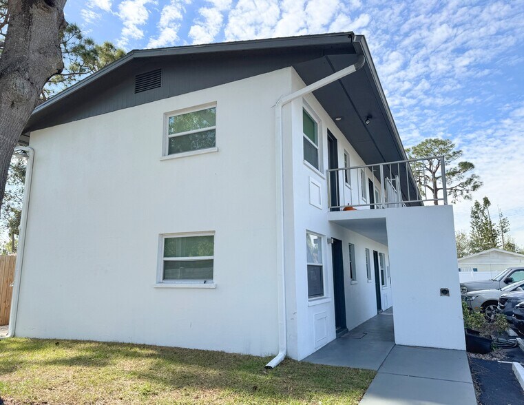 2739 Grand Cayman St, Sarasota, FL à vendre - Photo de l’immeuble – Image 2 sur 13