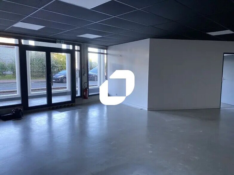 Local commercial dans Talence à louer - Photo de l’immeuble – Image 3 sur 8