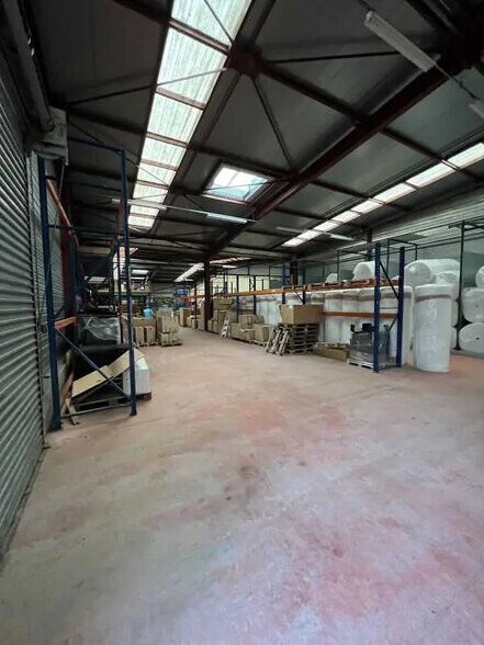 Industriel/Logistique dans Neuilly-en-Thelle à vendre - Photo intérieure – Image 3 sur 9