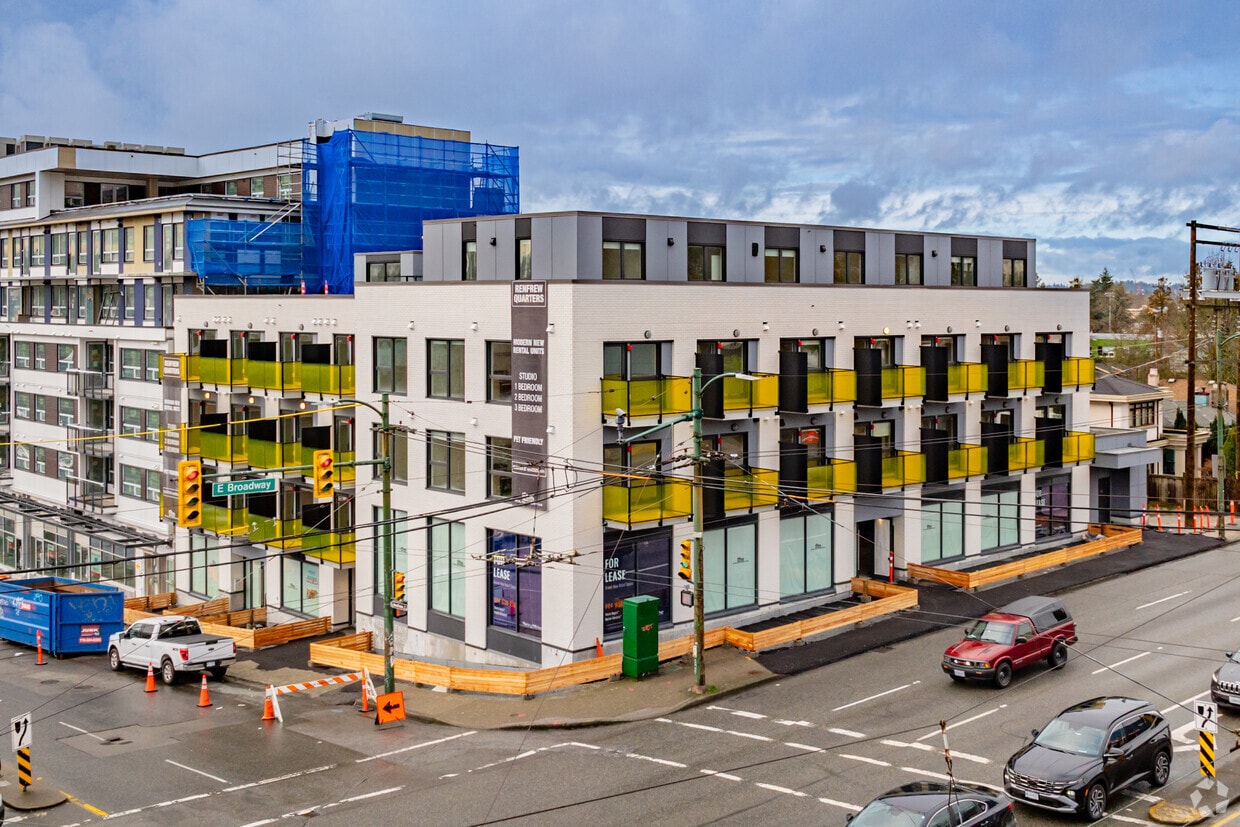 2525 Renfrew St, Vancouver, BC à louer Photo principale– Image 1 sur 3