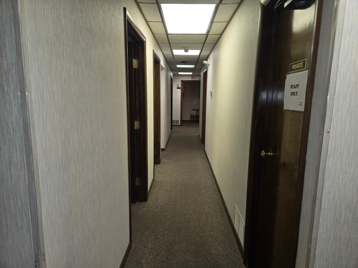 200 Medical Arts Bldg, Kittanning, PA 16201 - Lot 210 - - Photo intérieure - Image 1 of 15