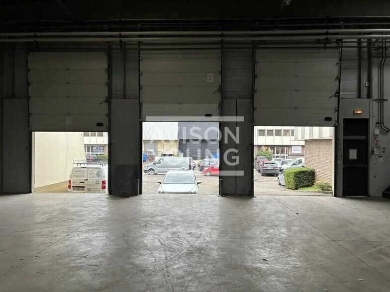 Local d’activités dans L'HAY-LES-ROSES à louer - Photo de l’immeuble – Image 2 sur 6