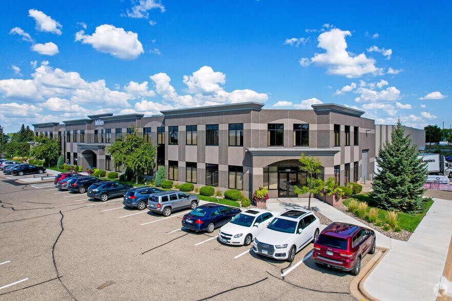 14305 Southcross Dr, Burnsville, MN à louer - Photo principale – Image 1 sur 4
