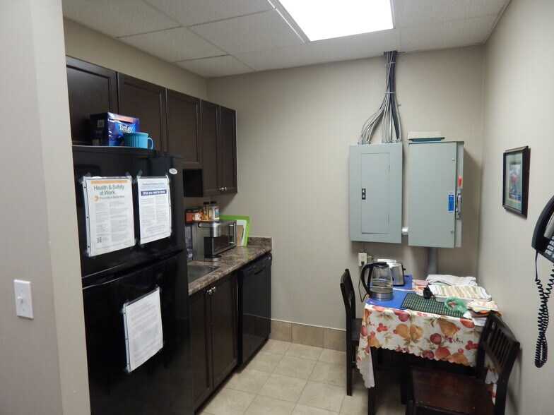 301 Fruitland Rd, Hamilton, ON à louer - Photo de l’immeuble – Image 3 sur 16