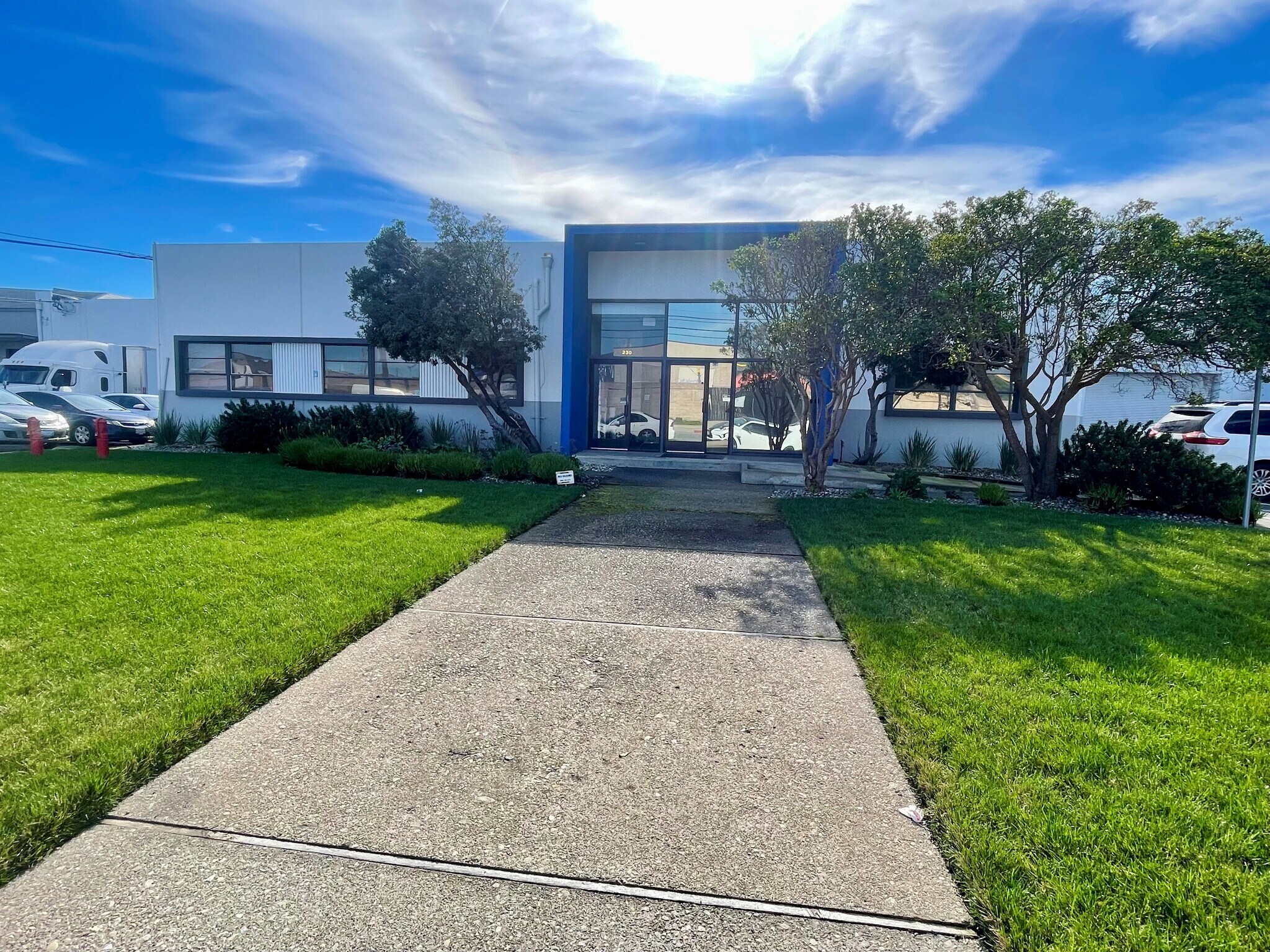 228-230 Shaw Rd, South San Francisco, CA à louer Photo principale– Image 1 sur 5