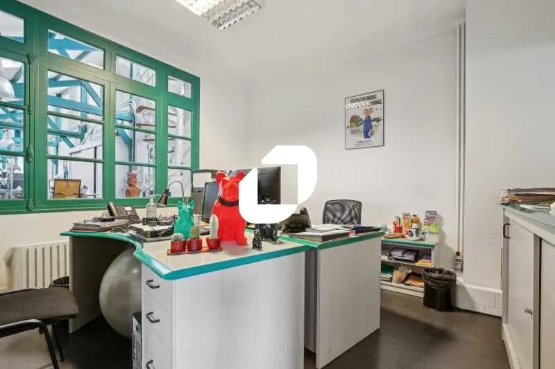 Local d'activités dans La Garenne-Colombes à vendre - Photo de l’immeuble – Image 3 sur 11