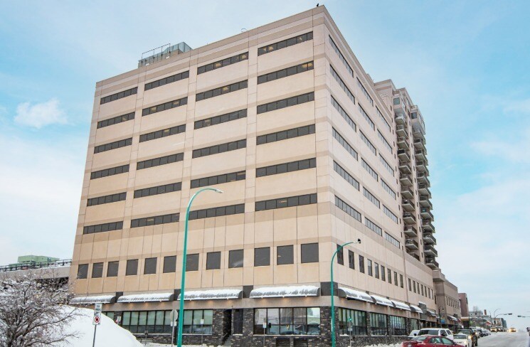 5022 49th St, Yellowknife, NT à vendre - Photo de l’immeuble – Image 1 sur 3
