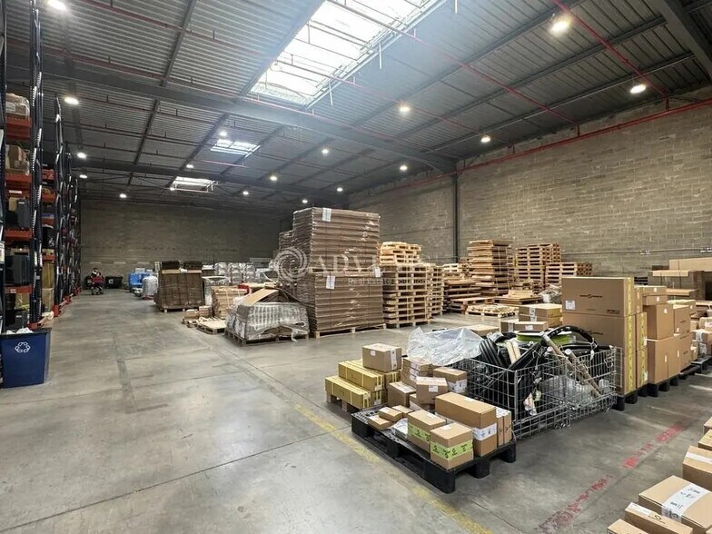 Industriel/Logistique dans Stains à louer - Photo intérieure – Image 1 sur 7