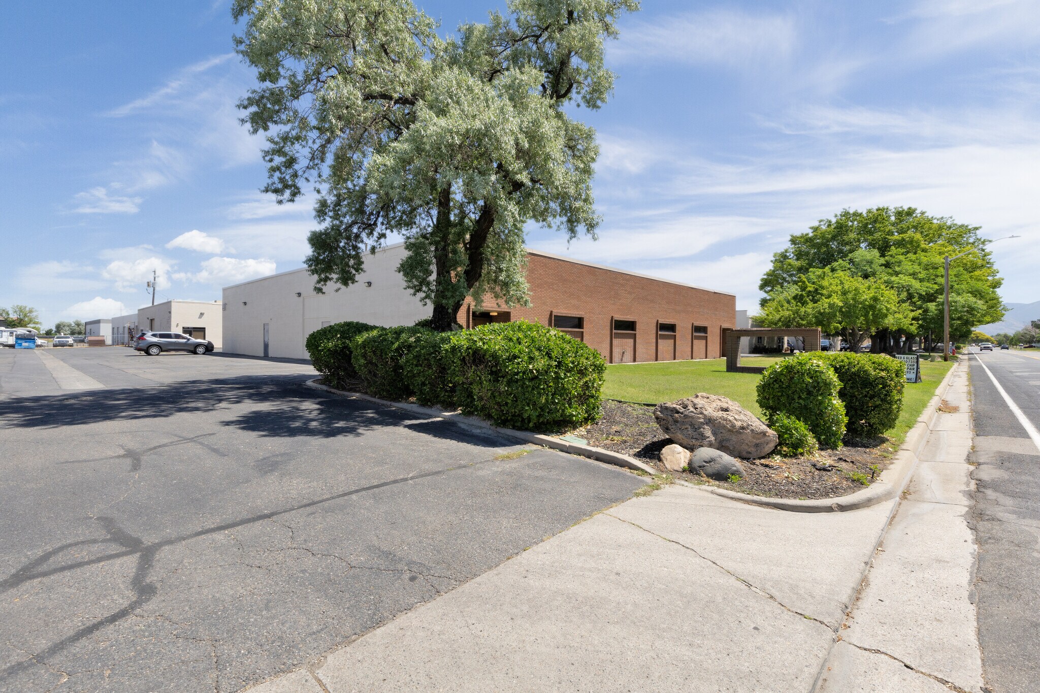 2126 W 2300 S, West Valley City, UT à louer Photo de l’immeuble– Image 1 sur 12