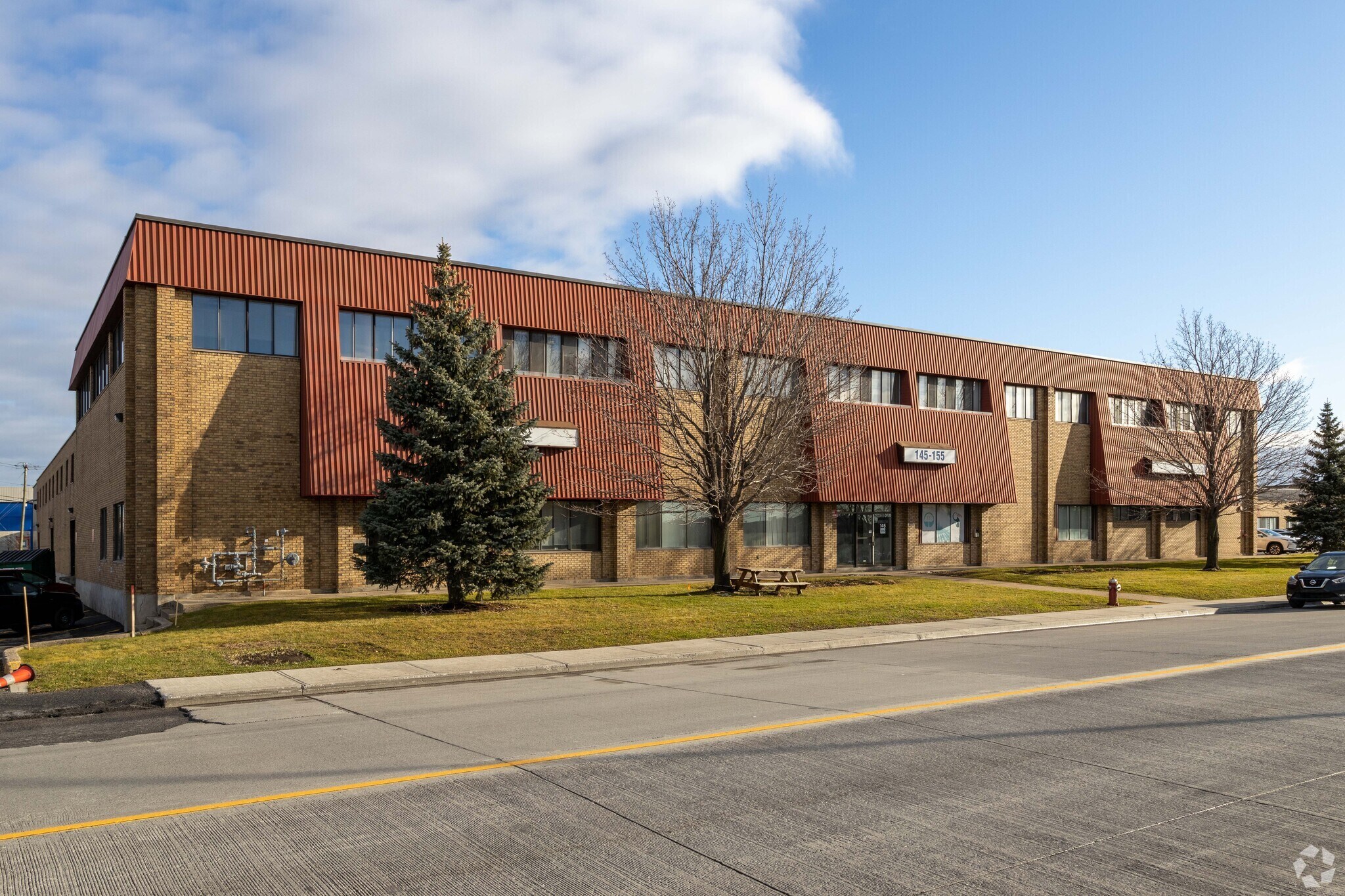 127-155 Montée de Liesse, Montréal, QC à louer Photo principale– Image 1 sur 28